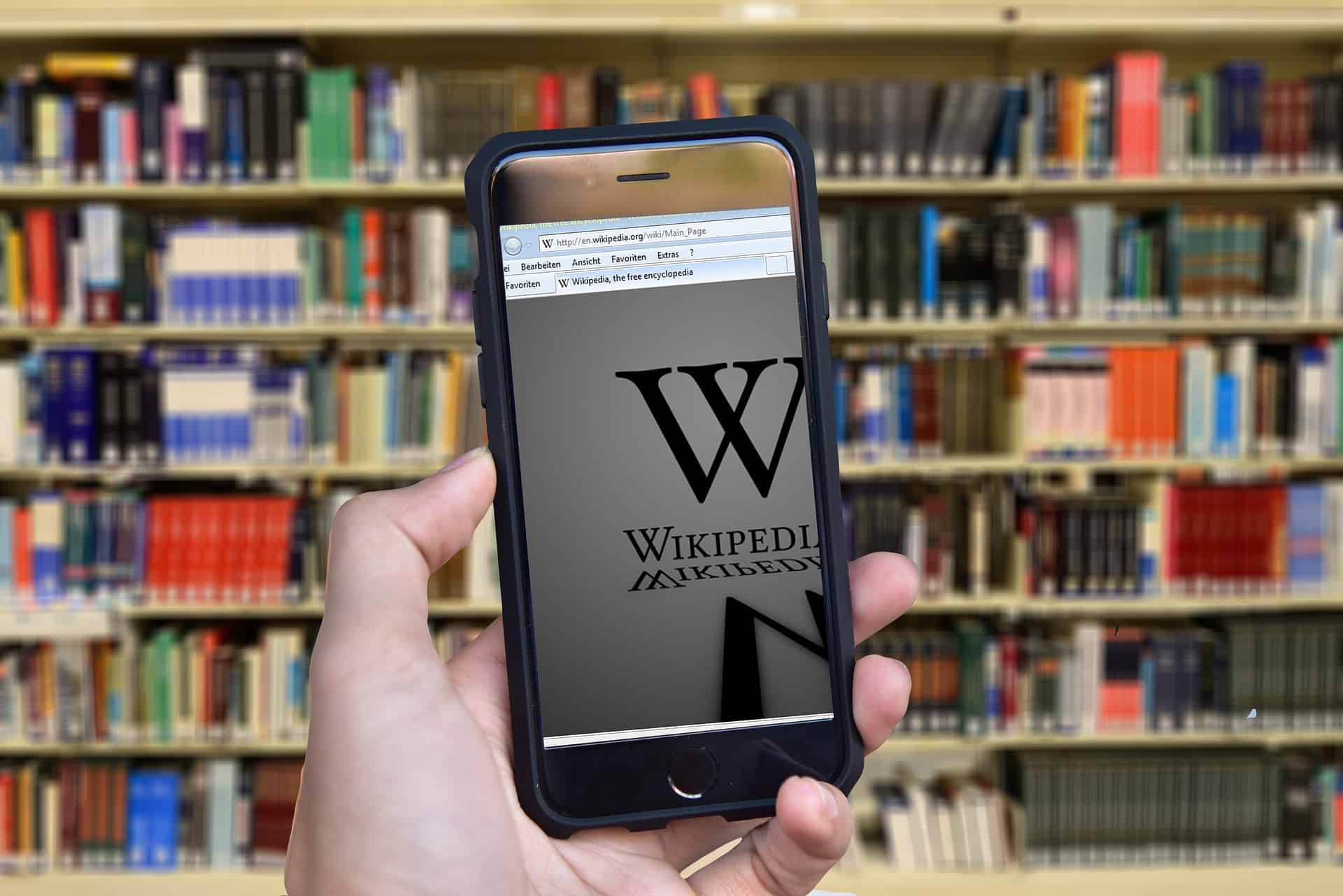 من هو مؤسس موقع ويكيبيديا و أين يقع مقر الشركة؟